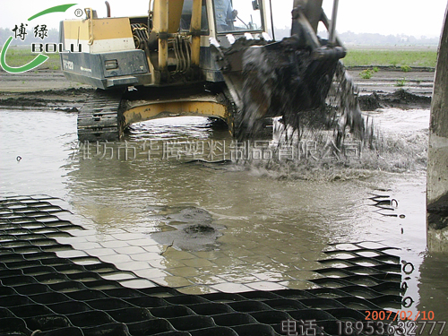 土工格室施工現(xiàn)場